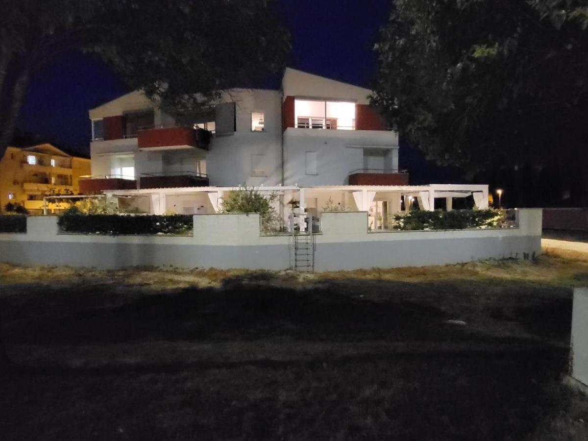 Apartman Magnolija Umag Bagian luar foto